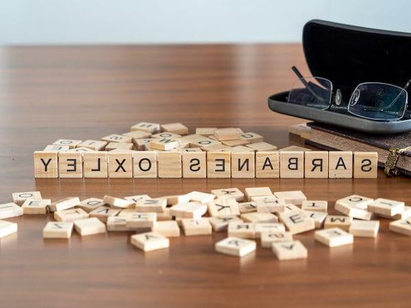 萨班斯·奥克斯利:木质字母瓦片所代表的词或概念